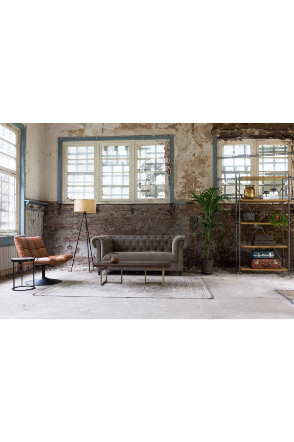Brown Pedestal Accent Chair | Dutchbone Bar