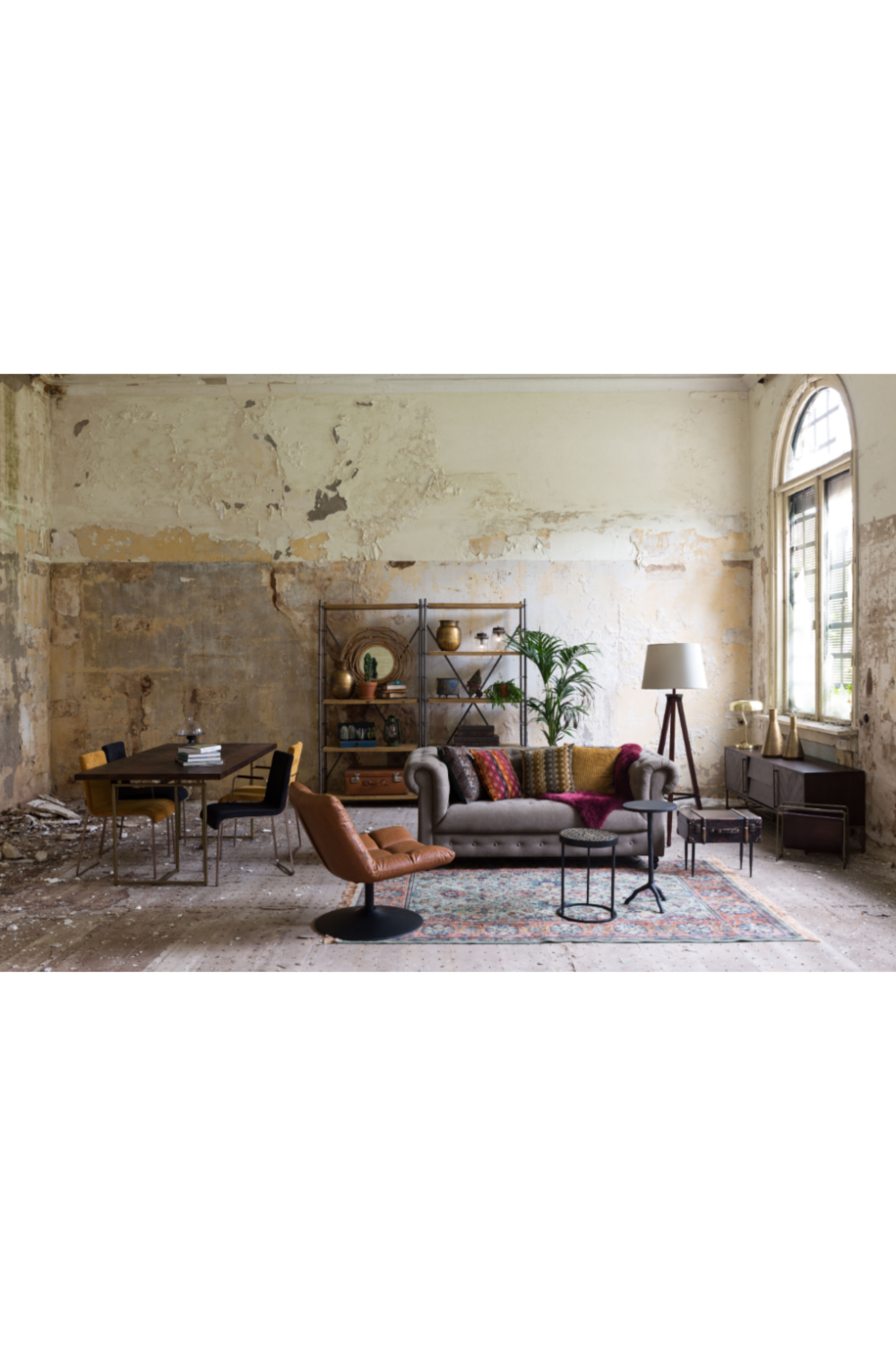 Brown Pedestal Accent Chair | Dutchbone Bar