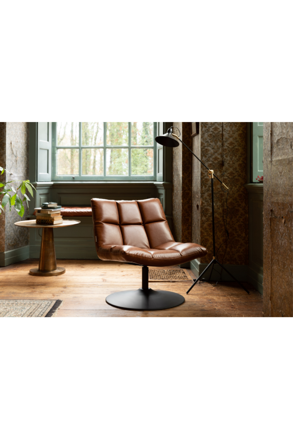 Brown Pedestal Accent Chair | Dutchbone Bar