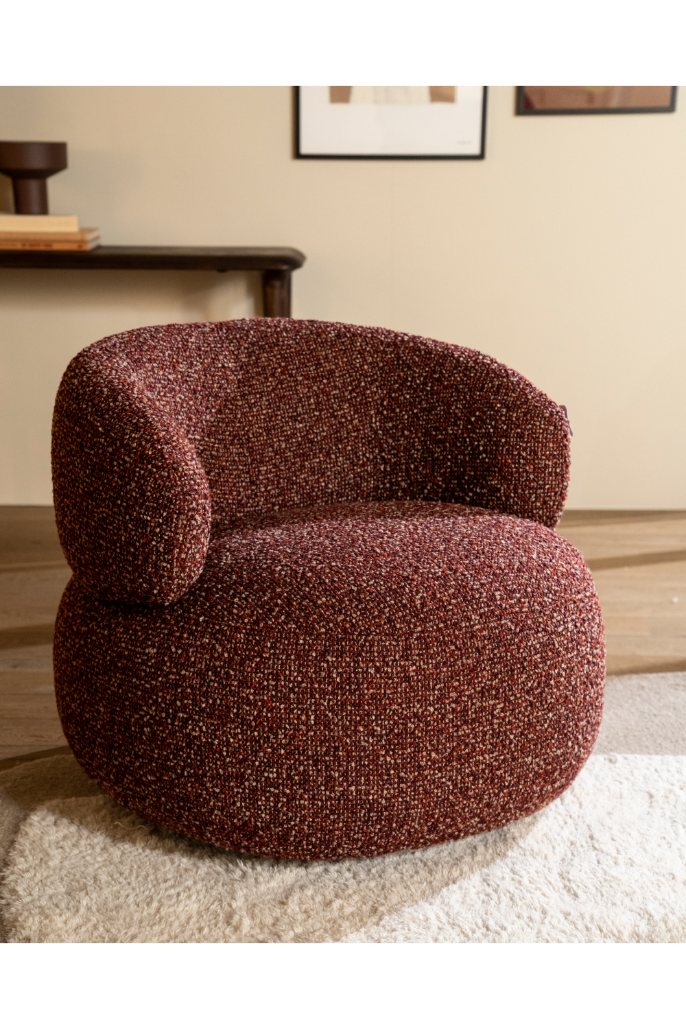 Modern Curved Lounge Chair | Eleonora Maeve
