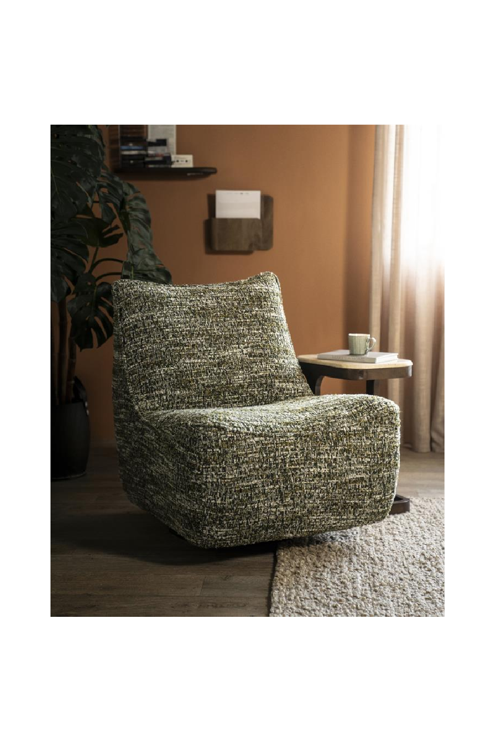 Fabric Swivel Lounge Chair | Eleonora Loys